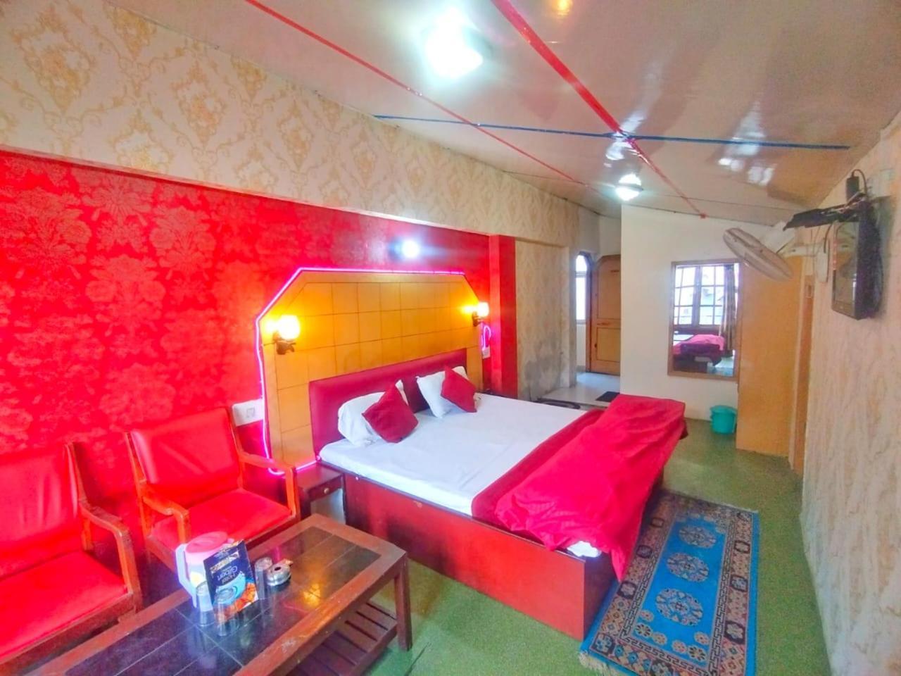 Hotel Gilbert Mountain View Manāli Kültér fotó