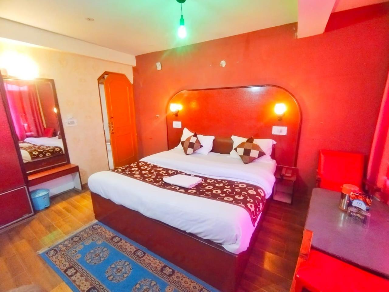Hotel Gilbert Mountain View Manāli Kültér fotó
