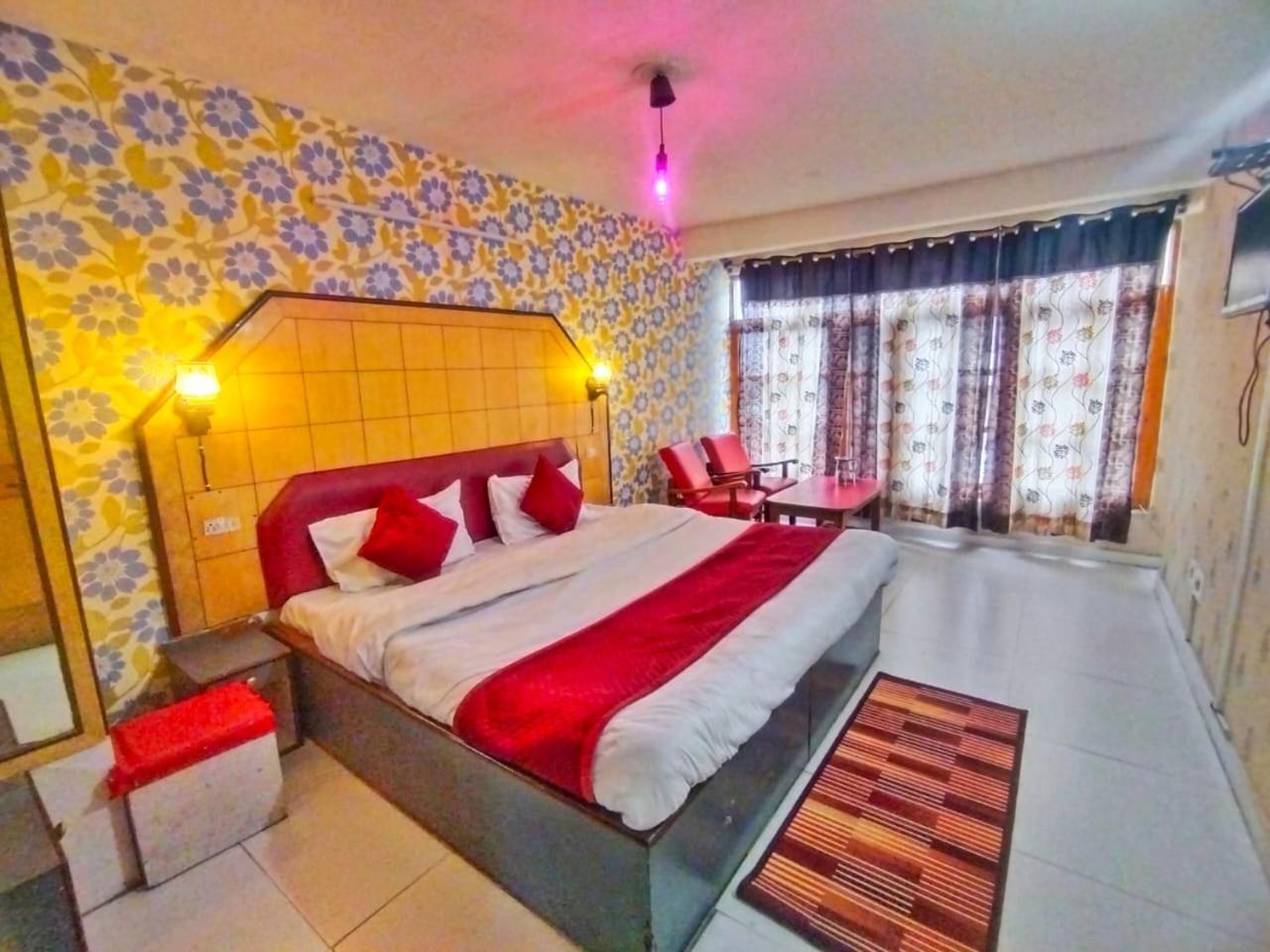 Hotel Gilbert Mountain View Manāli Kültér fotó