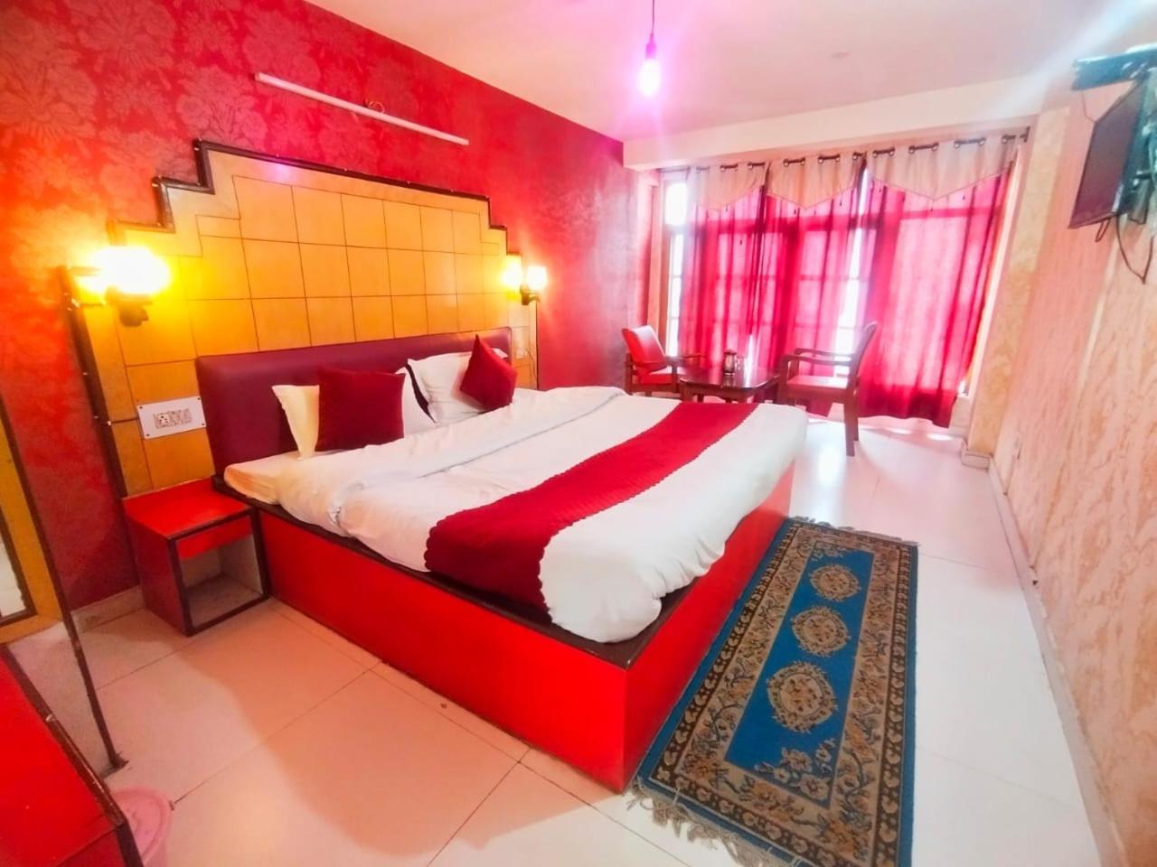 Hotel Gilbert Mountain View Manāli Kültér fotó