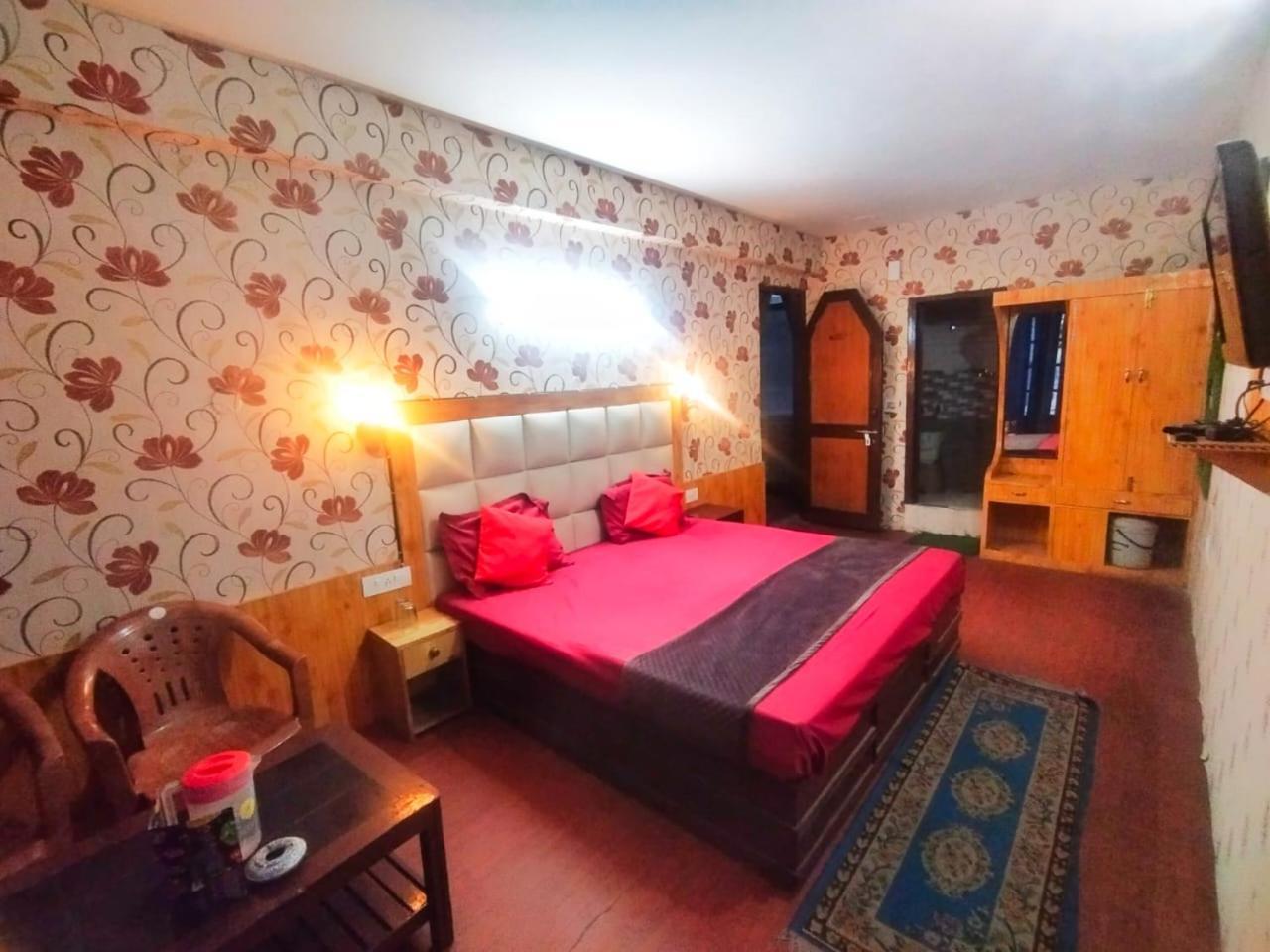 Hotel Gilbert Mountain View Manāli Kültér fotó
